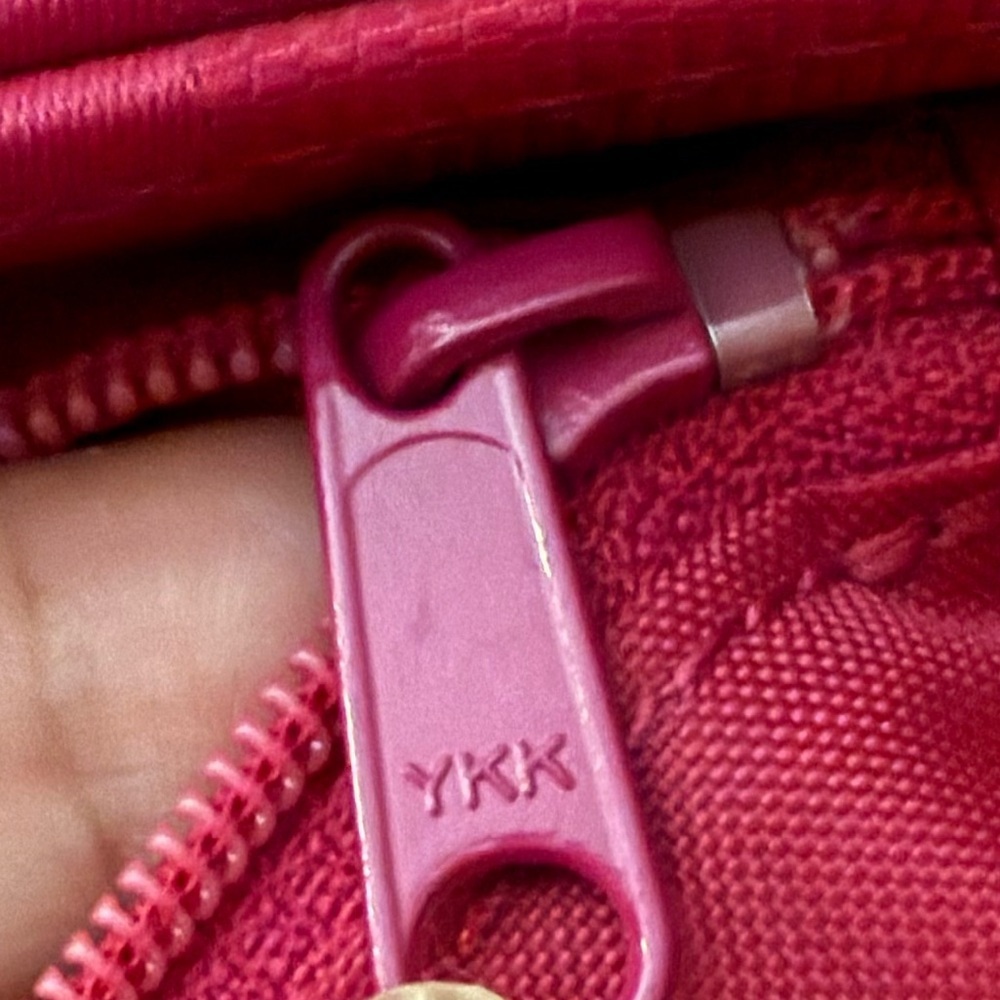 Authentic Valentino Garavani Sport Vibrant Pink Bag in Pristine Condition - Picture 14 of 15